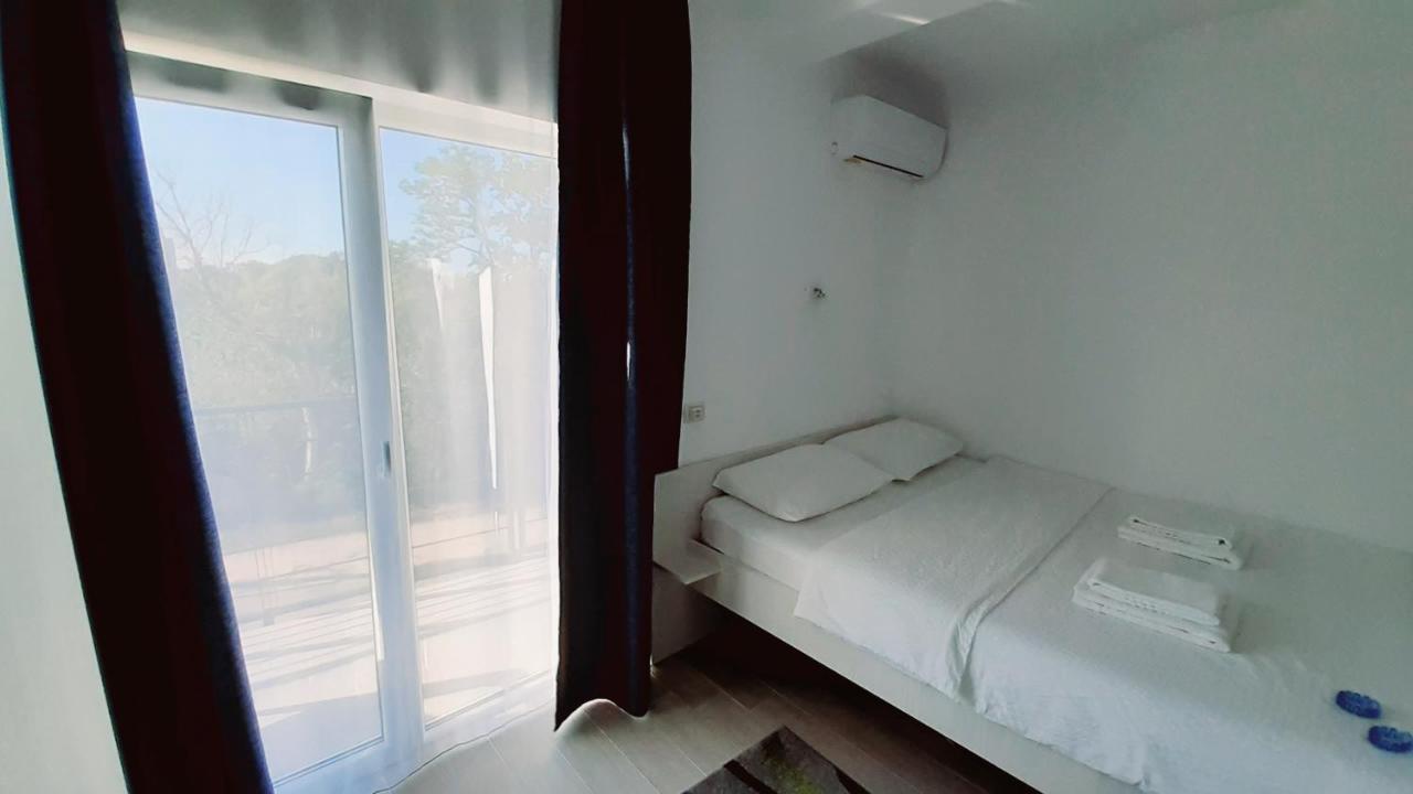 Gazde/Camere de închiriat Tropicana *