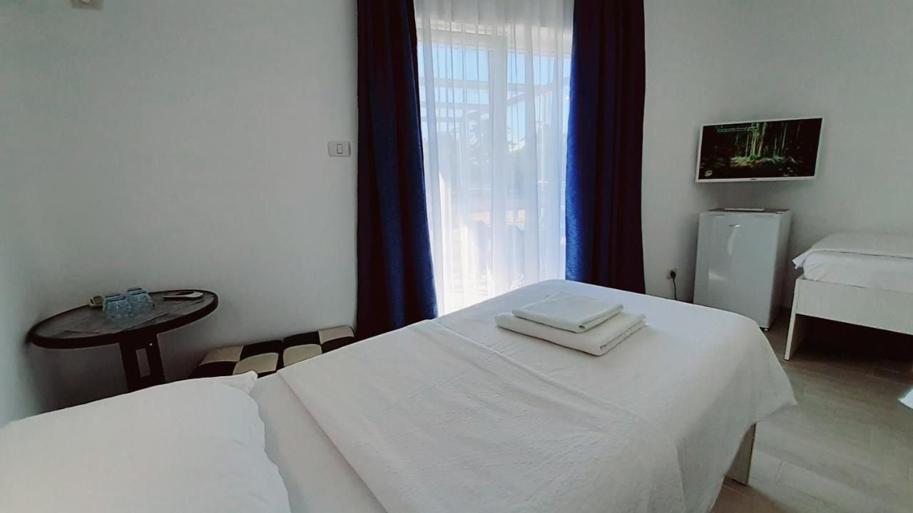 Tropicana Gazde/Camere de închiriat Eforie Sud (Constanta)