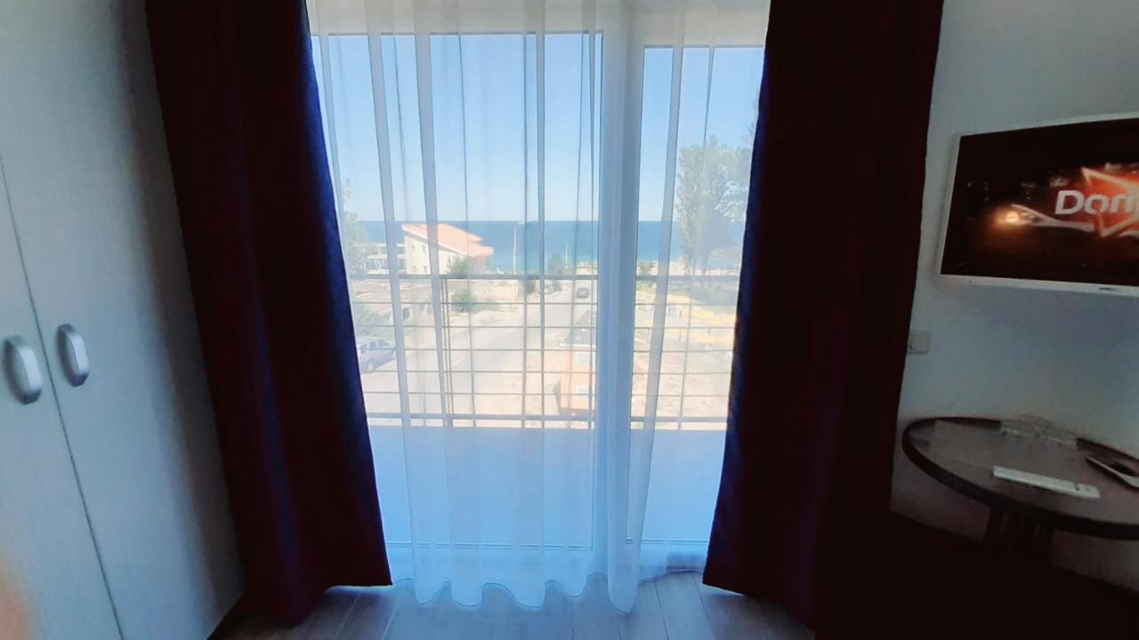 Tropicana Gazde/Camere de închiriat *