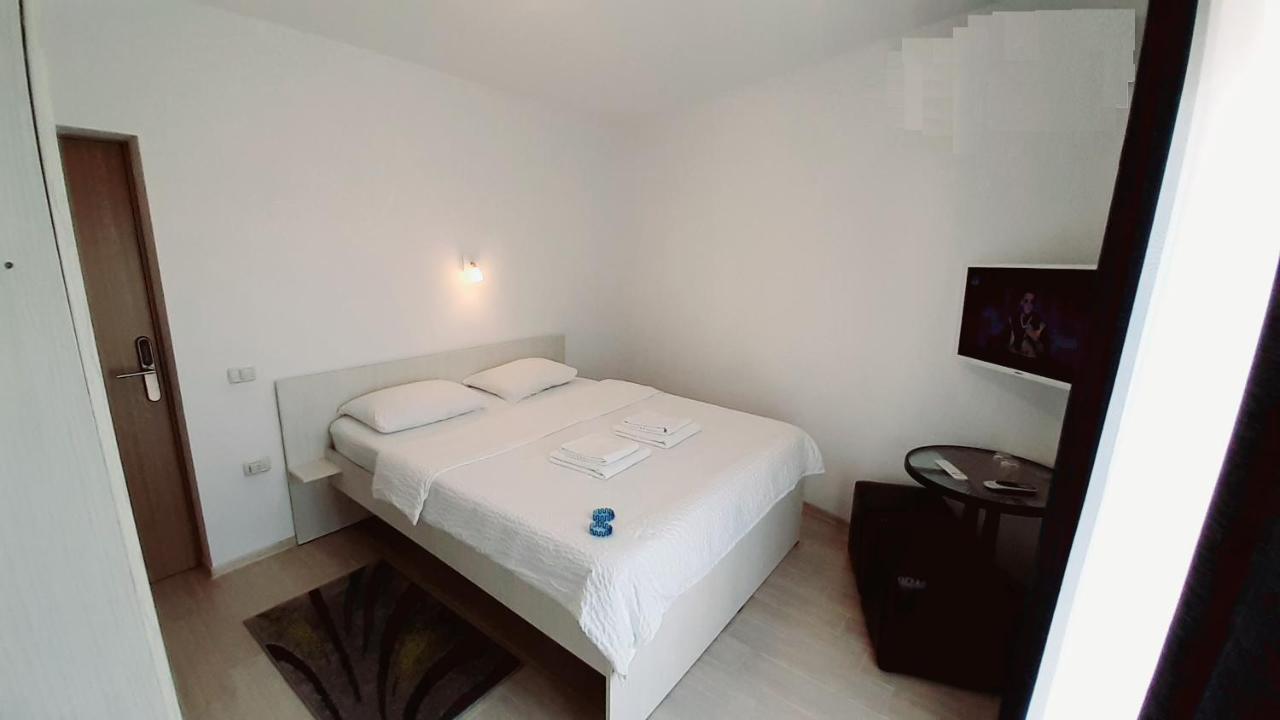Gazde/Camere de închiriat Tropicana