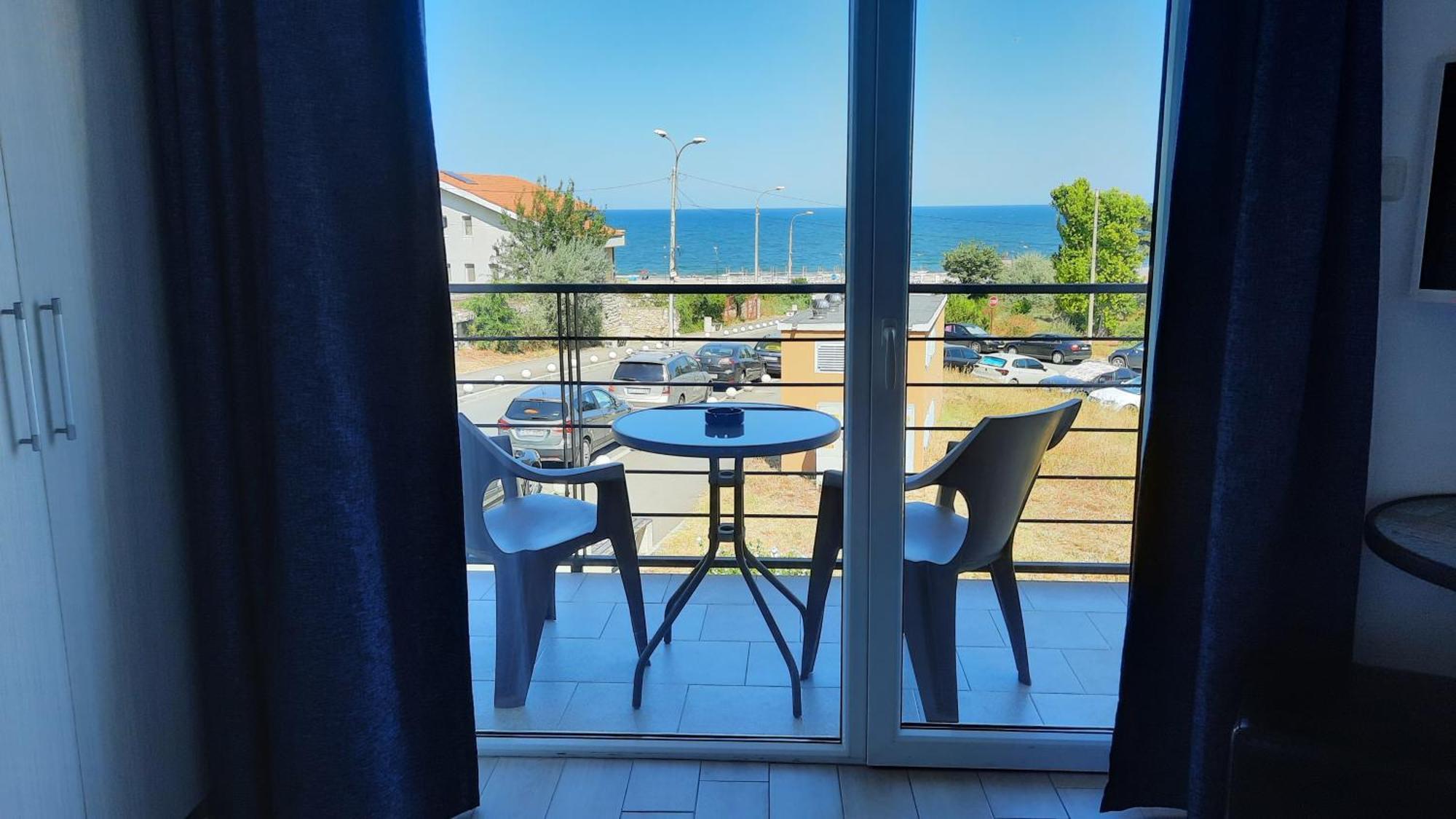 Tropicana Gazde/Camere de închiriat