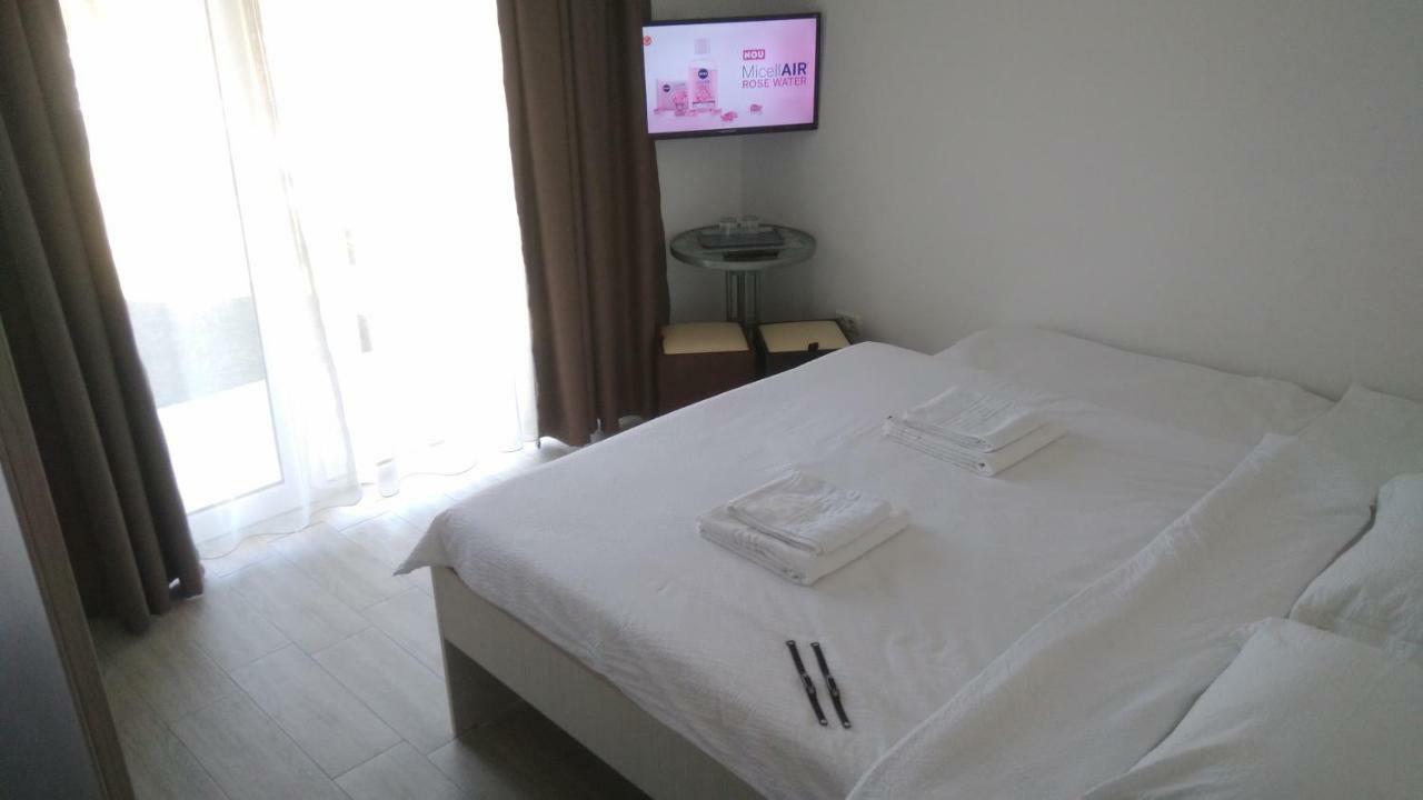 Tropicana Gazde/Camere de închiriat *