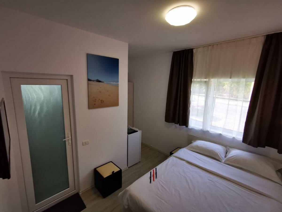 Tropicana Gazde/Camere de închiriat *